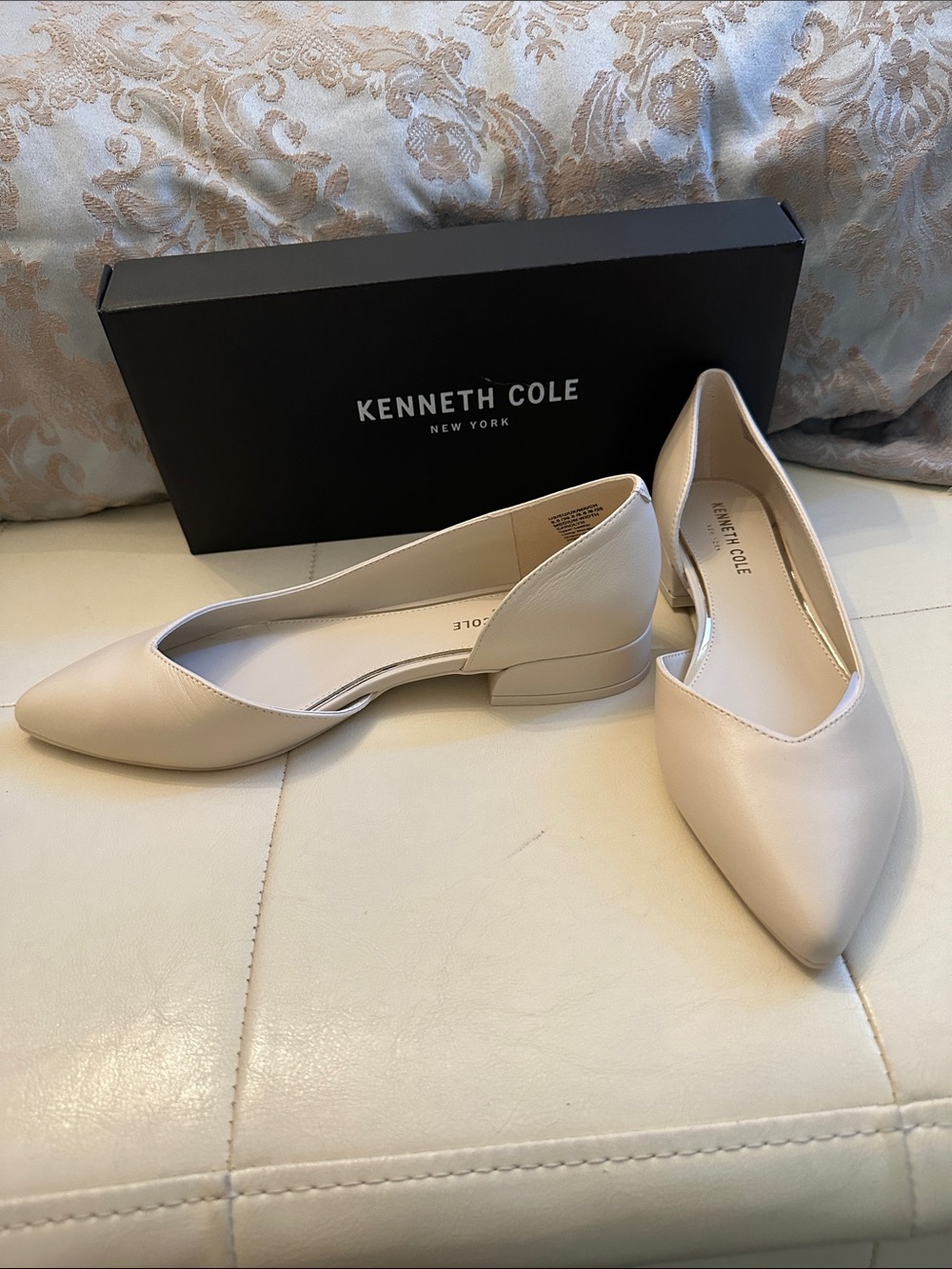 Kenneth Cole Pale Nude Pointed D'Orsay Flats
